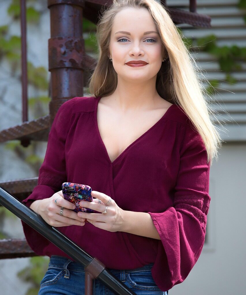 cell phone, message, mobile, mobile phone, cellphone, on the phone, cellular, technology, communication, telephone, portable, portrait